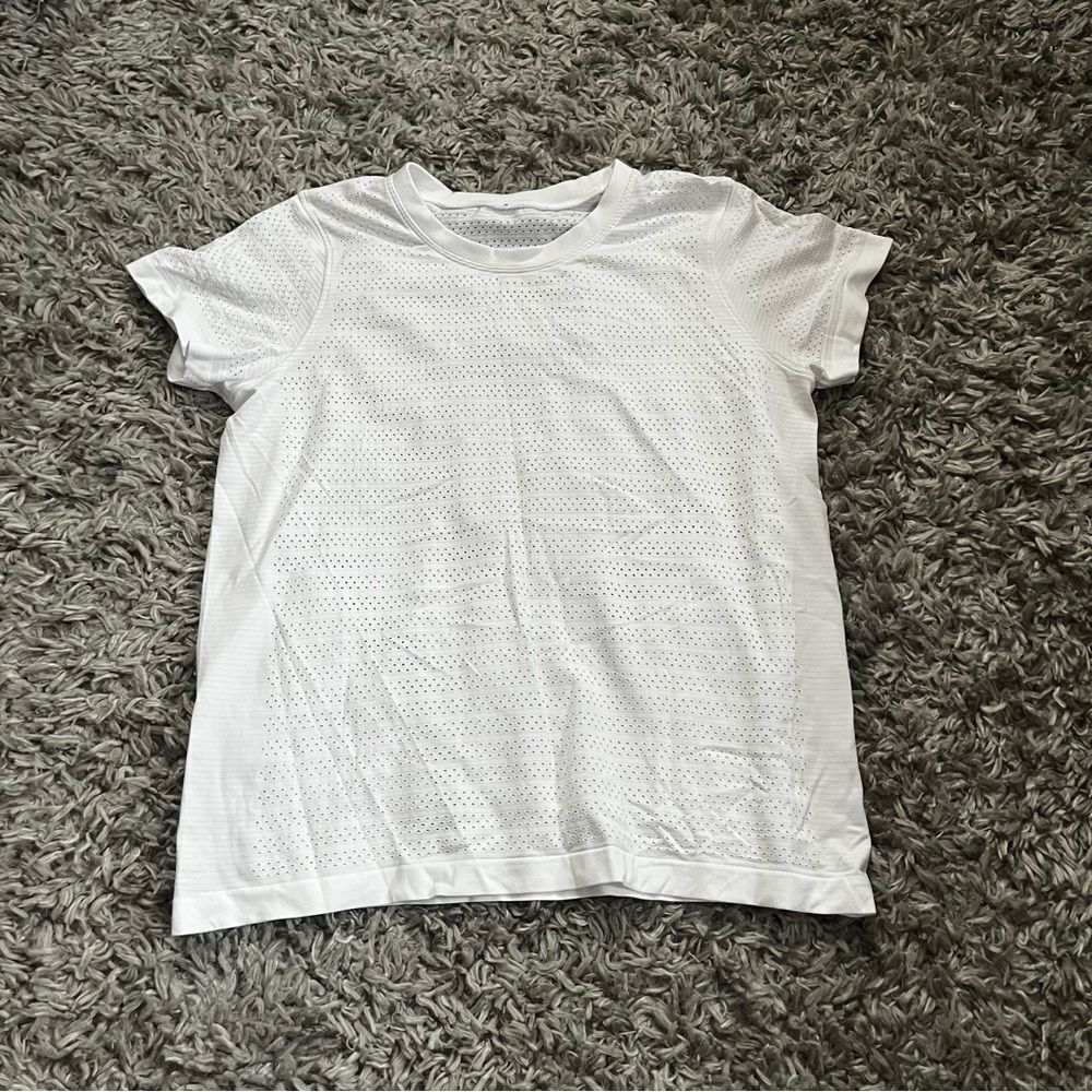 Lululemon white breeze through t shirt size medium